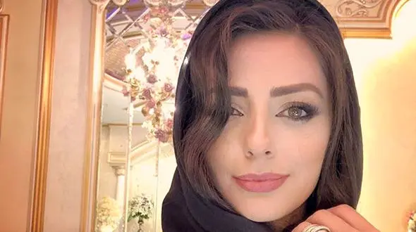  نفیسه روشن با کفش طلاش کولاک به پا کرد / خانم با این لاکچری بازیش چه گردوخاکی به پا کرد 