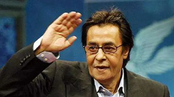 فیلم آواز باشکوه خدابیامرز خسرو شکیبایی  برای مادرش / هم  میخونه  هم میرقصه فقط قیافه پسرش ....