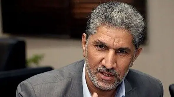 حوزه سلامت را سیاسی نکنیم!