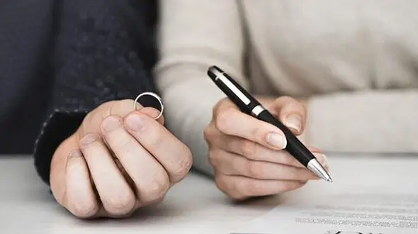 در این دکه زن صیغه ای  بگیرید ! + غوغای عکس همسر صیغه ای وسط شهر ! 