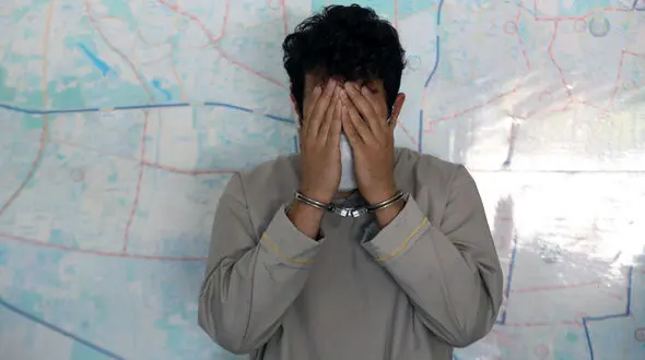 اجیر شدن یک مرد برای آزمون زبان انگلیسی / کسانیکه قصد مهاجرت داشتند از این مرد کمک می گرفتند