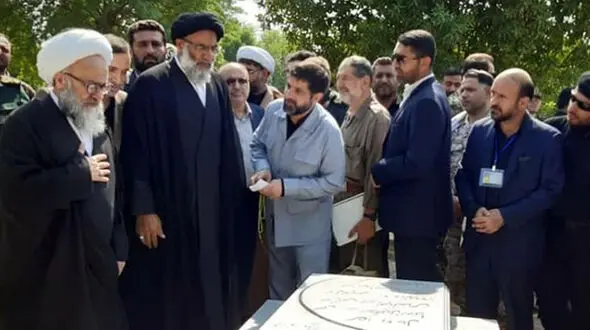 محل حادثه تروریستی ۳۱ شهریورماه اهواز گلباران شد+ تصاویر 
