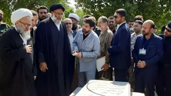 محل حادثه تروریستی ۳۱ شهریورماه اهواز گلباران شد+ تصاویر 