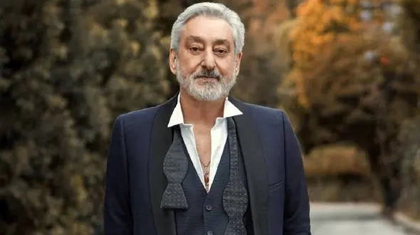  صدای جادویی مرد جوان، ابی را به تهران بازگرداند ! / اکبر عبدی غوغا کرد !