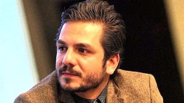 فریاد عباس غزالی آقای بازیگر جوان در یک پاساژ + عکس