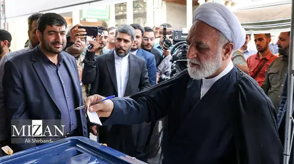 هر کسی ایران را دوست دارد امروز پای صندوق رای حاضر شود