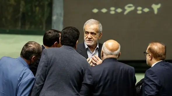 پزشکیان گفت دیگر وزیر اقتصاد معرفی نمی کنم/ مجلس وزیر بگذارد!
