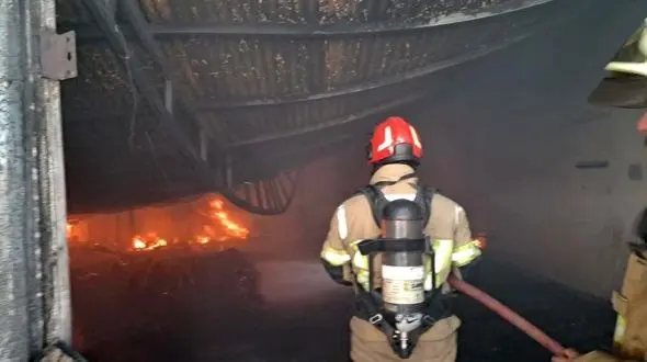 فیلم آتش سوزی مهیب در مجتمع چوبی در جویبار