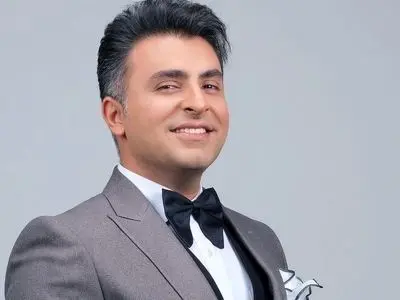 فیلم آوازخوانی شنیدنی علیرضا طلیسچی در کنسترش / یه عاشقی ساده بود کسی هلت نداده بود