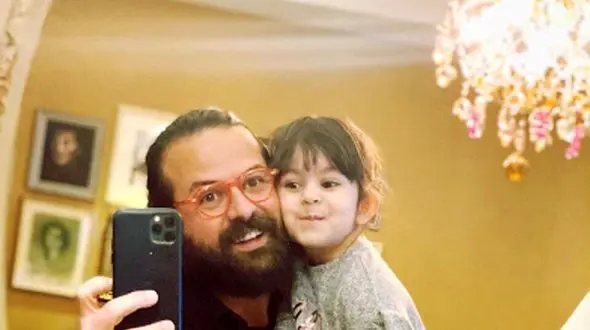 هومن سیدی: نگرانم دخترم را به مدرسه بفرستم! خودم فقط به دلیل اینکه خانواده ام خواستن تحصیل کردم، سیلی مدیر پرده گوشم را پاره نکرد اما...