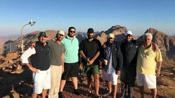 محمد بن سلمان با لباس های مضحک سوژه رسانه ها شد + عکس