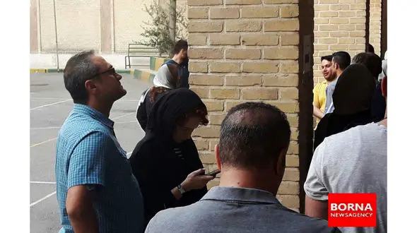 رامبد جوان و همسرش برای دادن رای به محل اخذ رای آمدند+ عکس