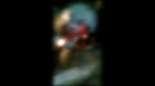 پرت شدن مرد جوان روی میلگرد های تیز در انفجار یاسوج+ صحنه تکاندهنده