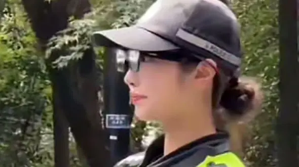 عینک هوش مصنوعی به کمک پلیس های چین آمد + فیلم