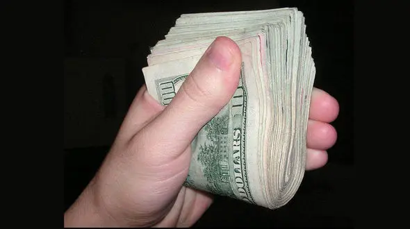 شکایت یک مادر از پسرش به خاطر پس گرفتن هزینه تحصیل دانشگاه