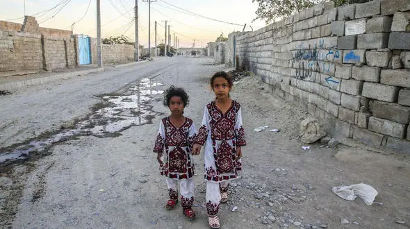 زندگی اجاره نشین ها در کنار قبرستان!