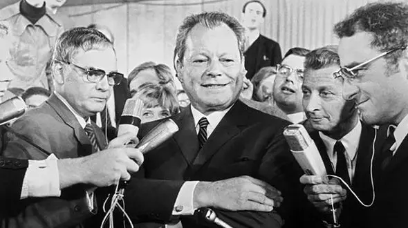 عکس نخست وزیر آلمان با همسر زیبایش