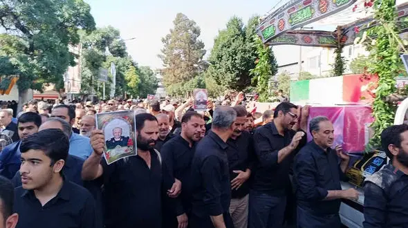 حضور پرشور مردم بروجرد در تشییع شهدای حملات رژیم صهیونیستی