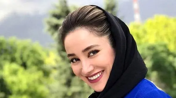 شتر سواری بهاره افشاری در کویر؛ من و افشین در حال در گوشی حرف زدن..