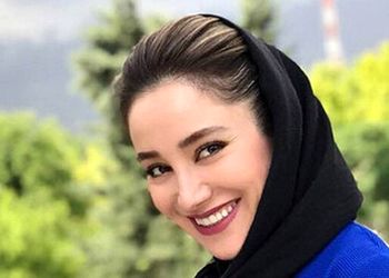 شتر سواری بهاره افشاری در کویر؛ من و افشین در حال در گوشی حرف زدن..