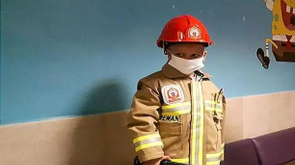 ابوالفضل 7 ساله آتش نشان شد