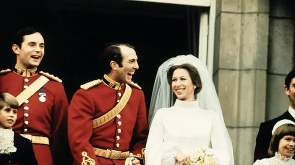 جزئیات کناره گیری از مقام اعضای خاندان‌های سلطنتی دنیا + عکس