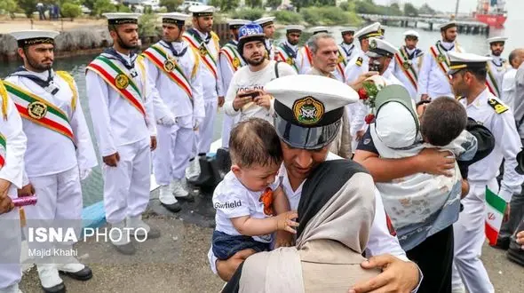 اقدام بی‌سابقه نیروی دریایی ارتش مبدا تاریخ جدید نیروهای مسلح است/ مراسم رسمی استقبال از ناوگروه ۸۶ ارتش + فیلم و تصاویر