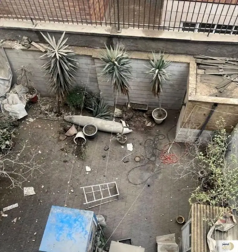 عکس موشک عمل نکرده در حیاط یک خانه