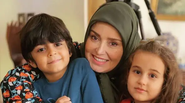عکس پدر و مادر واقعی  پسربچه ژاله صامتی در سریال زیرخاکی ! / لاکچری و جذاب !