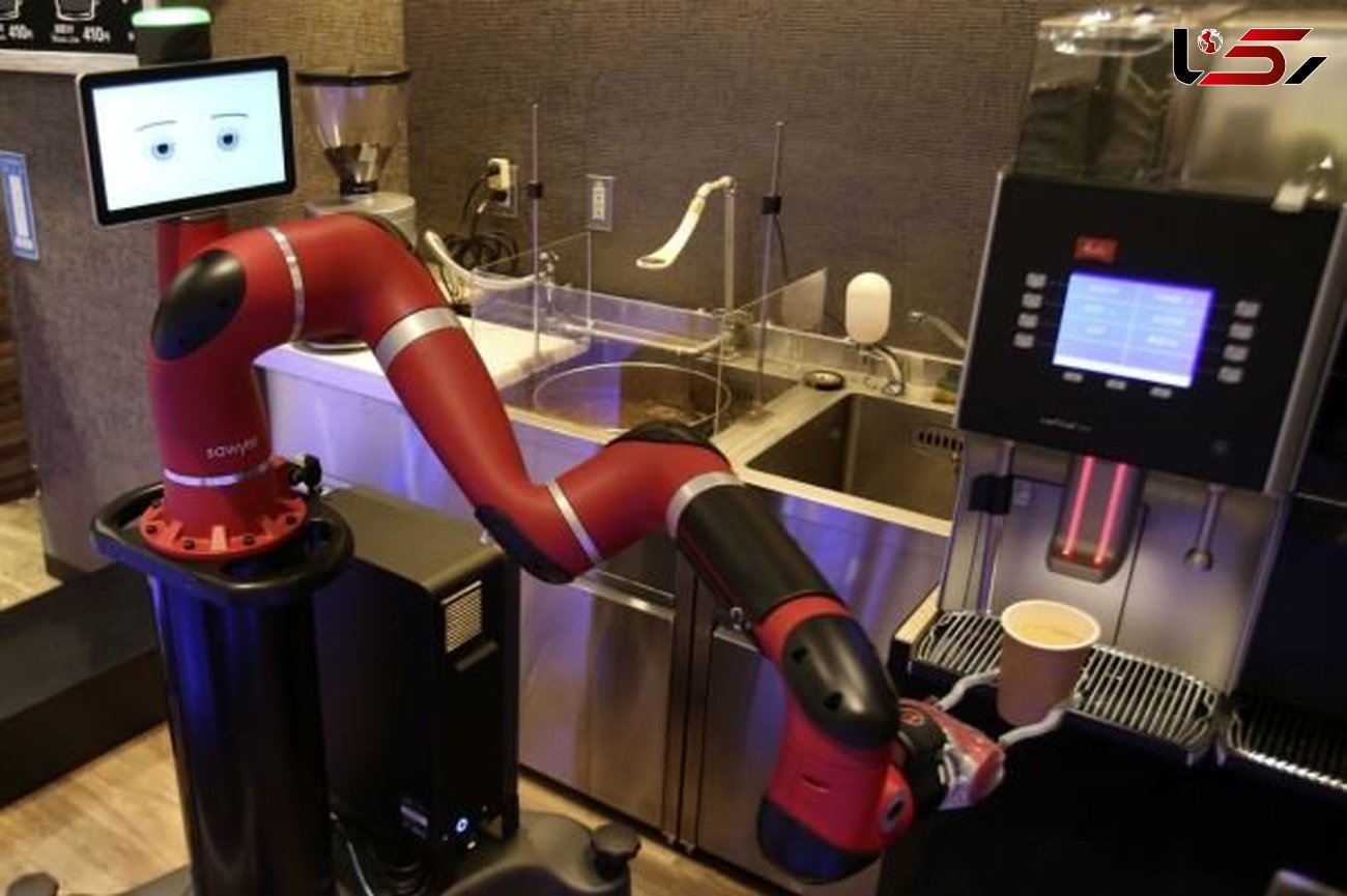 ربات کافه چی همزمان برای 5 نفر قهوه درست می کند