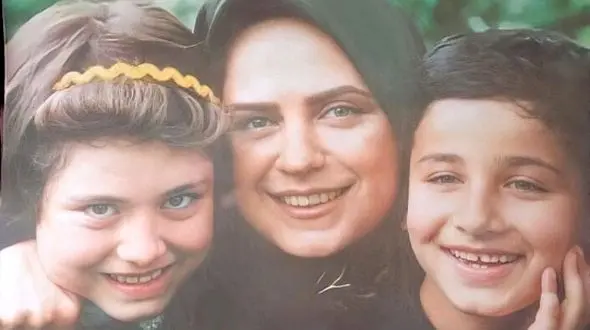 قابی از بازیگر دنیای شیرین و همسرش در یک مراسم