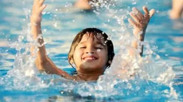  کاهش استرس با ورزش شنا