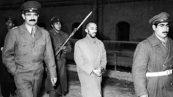 تیرباران نواب صفوی و 3 همرزمش به دستور شاه