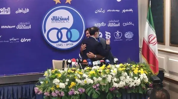 حواشی مراسم معارفه ساپینتو/ حضور پیشکسوتان و تیپ عجیب آقای سرمربی+ فیلم و عکس