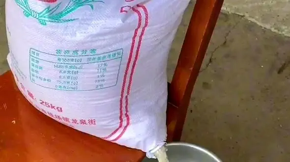 ببینید / خلاقیت جالب برای برای استفاده از برنج از داخل کیسه + فیلم 