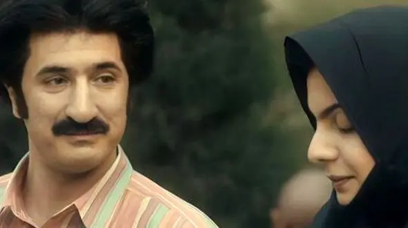 فیلم/  خواستگاری ایمان صفا در سریال اکازیون با گل های قبر مادرش! / تا کمیته رو دید فرار کرد آقای عاشق پیشه