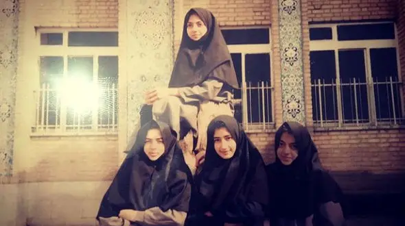 عکس خاص از تیپ دهه پنجاهی مهناز افشار