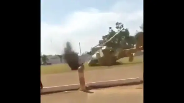 لحظه عجیب که هلی کوپتر را داغون کرد + فیلم / مالی