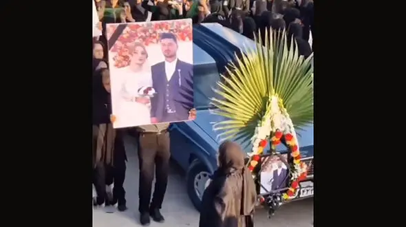 فیلم مراسم تشییع جنازه خواهر و داماد آرمان امیدی خواننده عصر جدید ! / برای حال خودش دعا کنید !