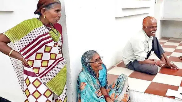 این زن پس از زایمان فرزندش دیگر غذا نخورد / اکنون 60 سال از آن روز گذشته است! + عکس