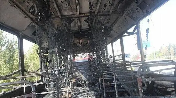 آتش گرفتن اتوبوس با 43 مسافر در جاده مشهد / همدانی ها در محاصره آتش!