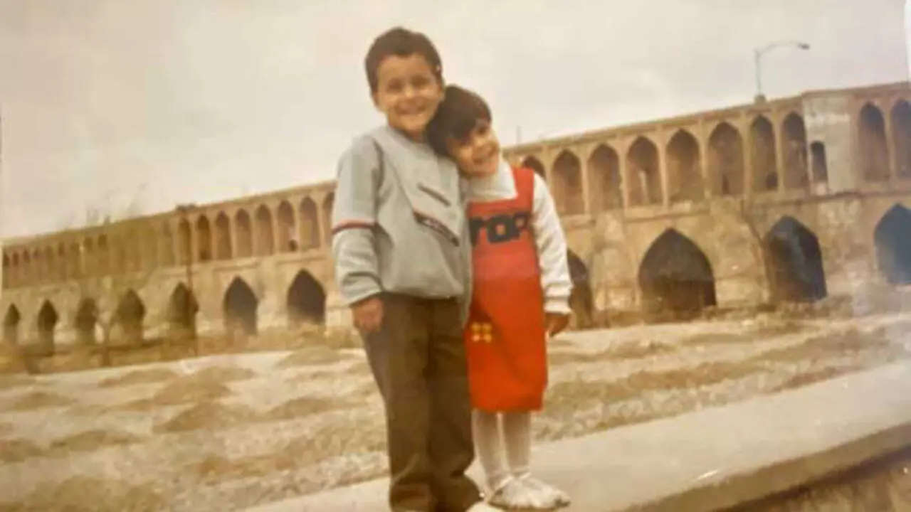 این دختربچه کدام خانم بازیگر شیک ایرانی است ؟! / عکس هایش را مقایسه کنید !