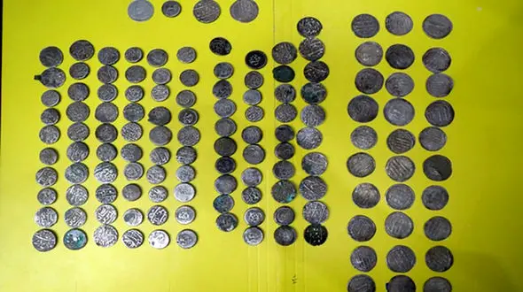 گنج تاریخی به دست مردان پول دوست مشهد نرسید + عکس 