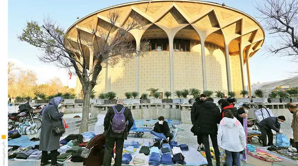  60درصد شاغلین هیچ بیمه ای ندارند/ دستفروشی شغل نیست/65 درصد از مشاغل در کارگاه های زیر 10 نفر مشغولند