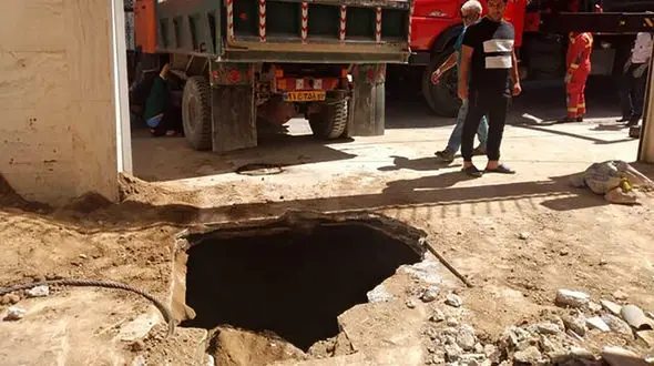 زمین سی متر جی تهران دهان باز کرد / خاور بلعیده شد