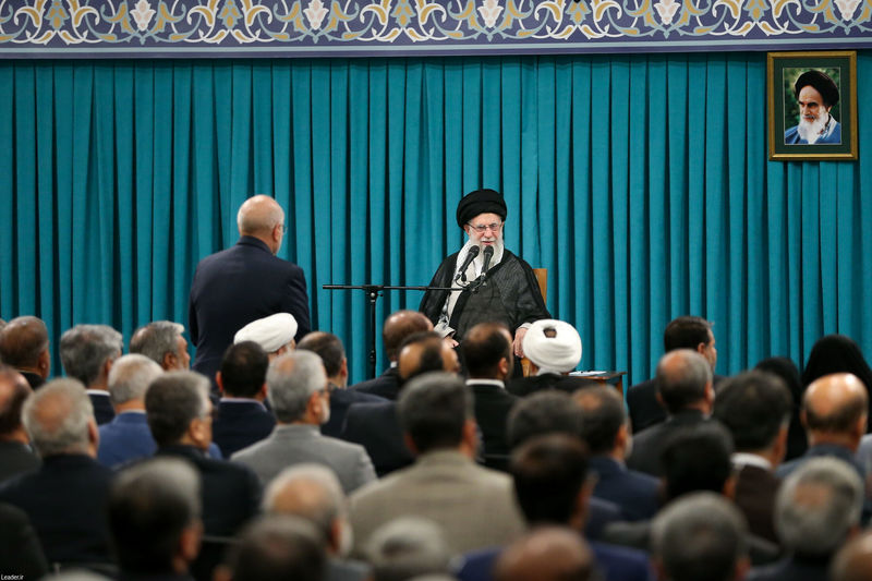 دیدار نمایندگان مجلس شورای اسلامی با رهبر انقلاب حضرت آیت الله خامنه ای -چهارشنبه ۲۱ خرداد ۱۴۰۴