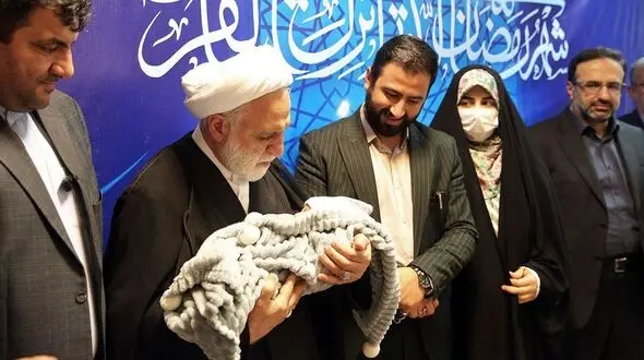 توضیحاتی در خصوص عکس منتشره از نوزادی که رئیس قوه قضائیه او را در آغوش گرفت