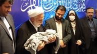 توضیحاتی در خصوص عکس منتشره از نوزادی که رئیس قوه قضائیه او را در آغوش گرفت