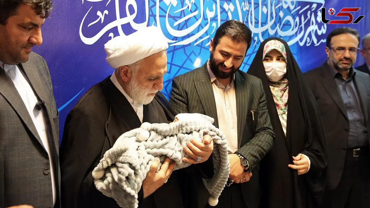 توضیحاتی در خصوص عکس منتشره از نوزادی که رئیس قوه قضائیه او را در آغوش گرفت