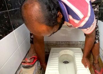 خلاقیت خنده دار پدر ایرانی با طراحی و ساخت توالت در راه پله خانه اش حماسه آفرید+عکس/  هنر نزد ایرانیان است و بس